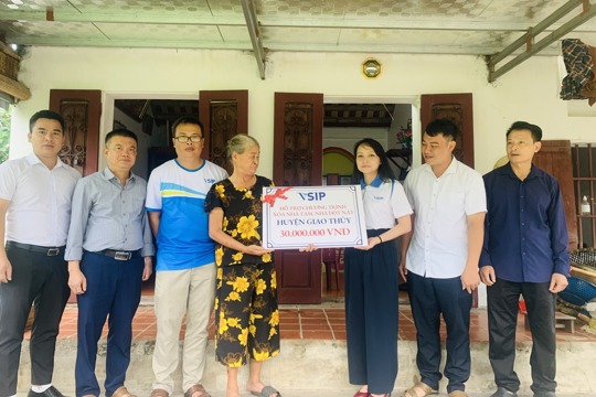 Tập Đoàn Visip tặng quà cho hộ nghèo xây, sửa nhà năm 2025 
