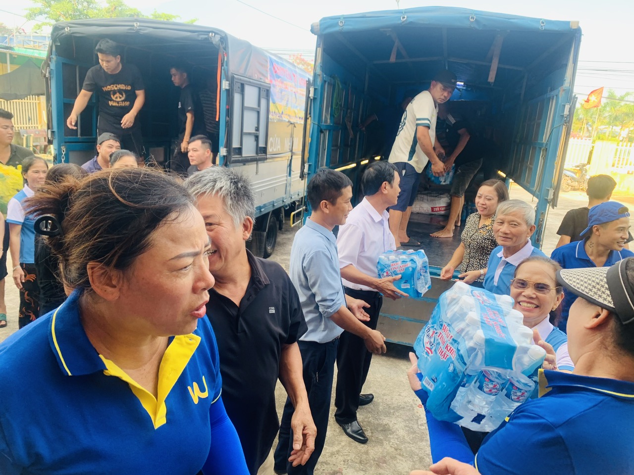 Đoàn thiện nguyện Sa Châu chuẩn bị lên đường ủng hộ các tỉnh miền Bắc bị thiệt hại do lũ lụt của cơn bão số 11