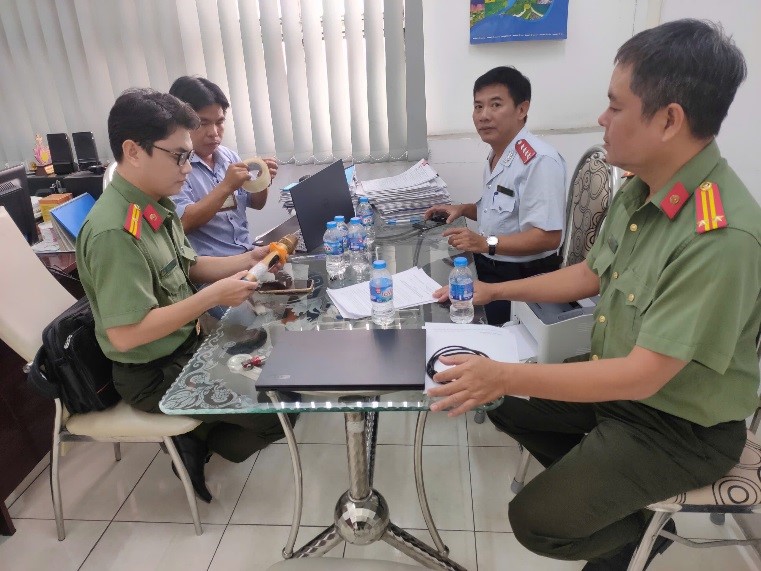 Tuyên truyền không sản xuất, nhập  khẩu, kinh doanh, sử dụng micro không dây  không đúng quy định