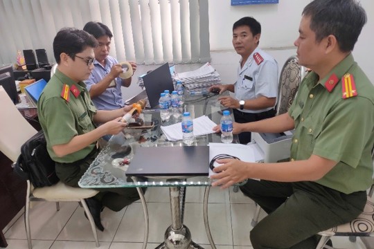 Tuyên truyền không sản xuất, nhập  khẩu, kinh doanh, sử dụng micro không dây  không đúng quy định 