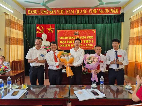 Chi bộ UBND xã Giao Hưng tổ chức Đại hội nhiệm kỳ 2025-2030