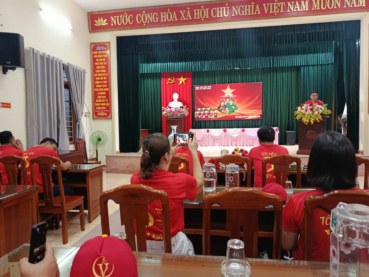Xã Giao Hưng hưởng ứng chương trình " 1 tỷ bước chân tiến vào kỷ nguyên mới"