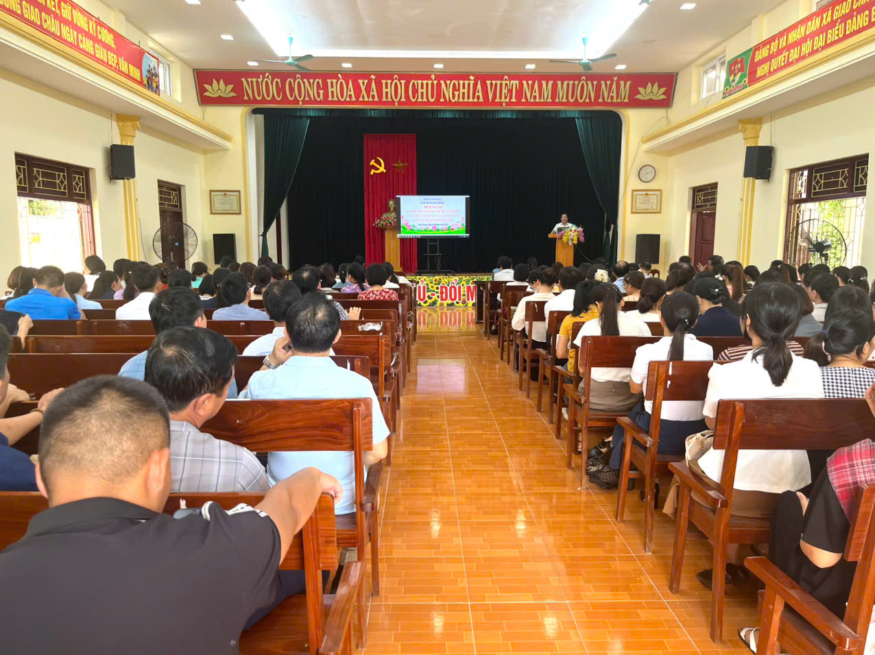 Bồi dưỡng lý luận chính trị hè 2025 cho đội ngũ cán bộ, giáo viên xã Giao Hưng
