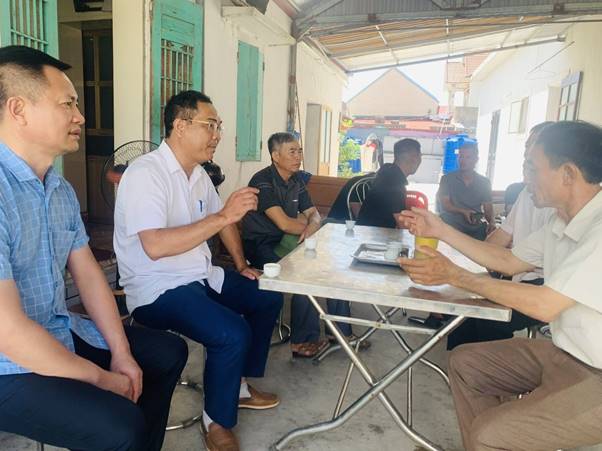 UBND xã Giao Hưng thăm hỏi, động viên 02 gia đình có trẻ đuối nước 